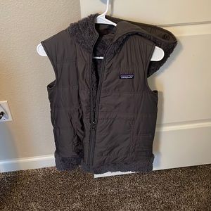 Like new size small reversible Patagonia women’s vest with hood